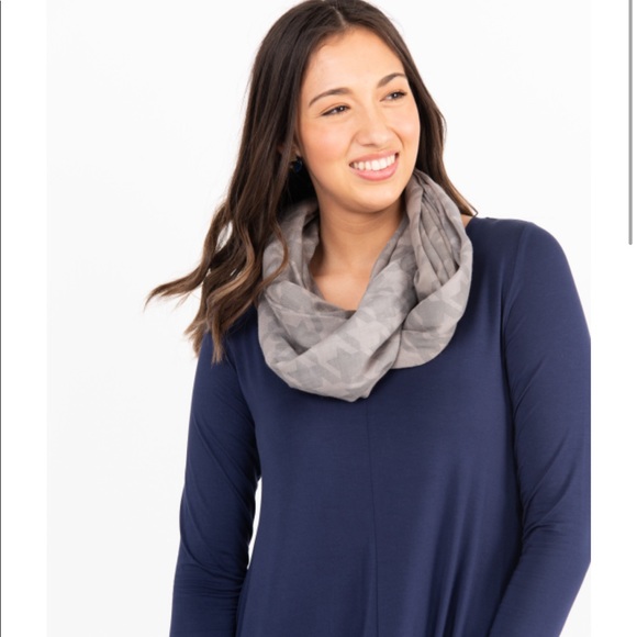 Gray Houndstooth Scarf - Picture 1 of 1